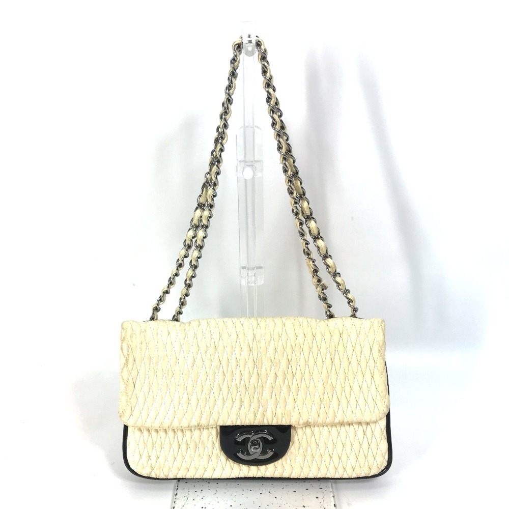 CHANEL White Shoulder Bag